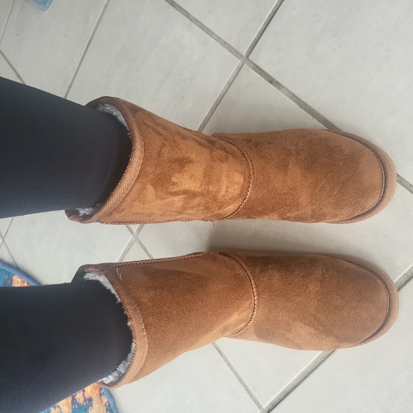 DAWGS Faux Shearling Boots! - Picture 5 of 7